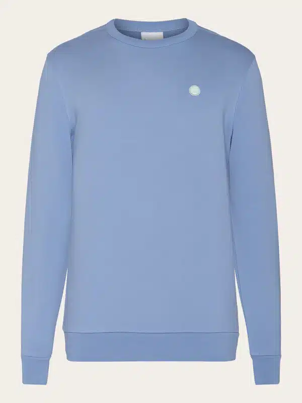 Knowledge Cotton Apparel Erik Basic Badge Sweat Moonlight Blue