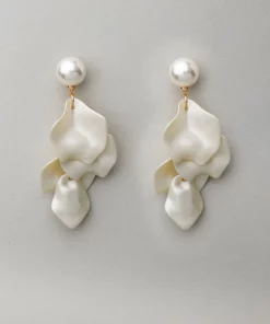 Bow19 Details Pearl Leaf Earrings White