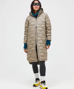 Peak Performance Helium Down Coat Avid Beige