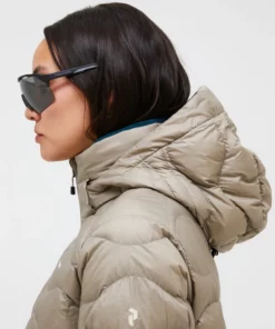 Peak Performance Helium Down Coat Avid Beige