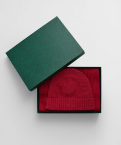 Gant Woman Script Beanie & Scarf Gift Set Cherry Red