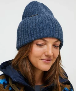 Peak Performance Mason Hat Mountain Lake